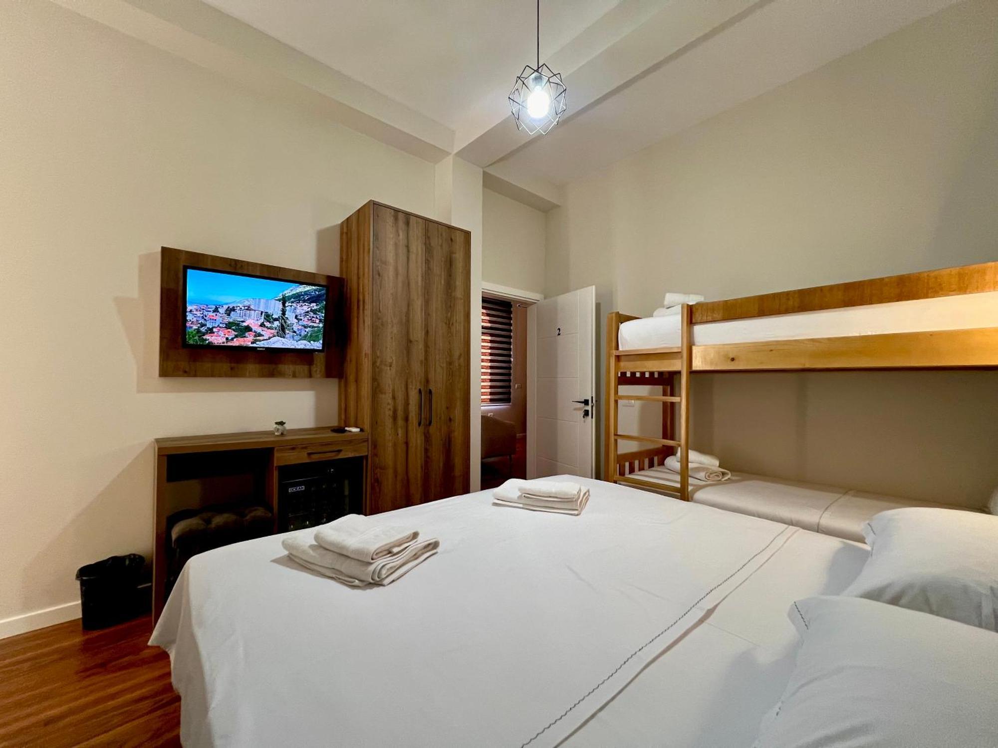 Elona'S Rooms Krujë Buitenkant foto